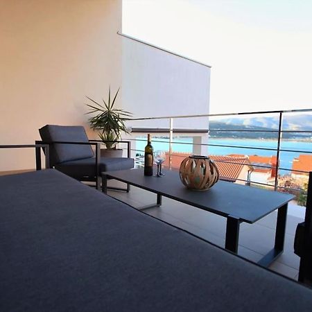 Luxury Villa Lana Apt, Seaview Terrace, Large Outdoor Space, Bbq Trogir Zewnętrze zdjęcie
