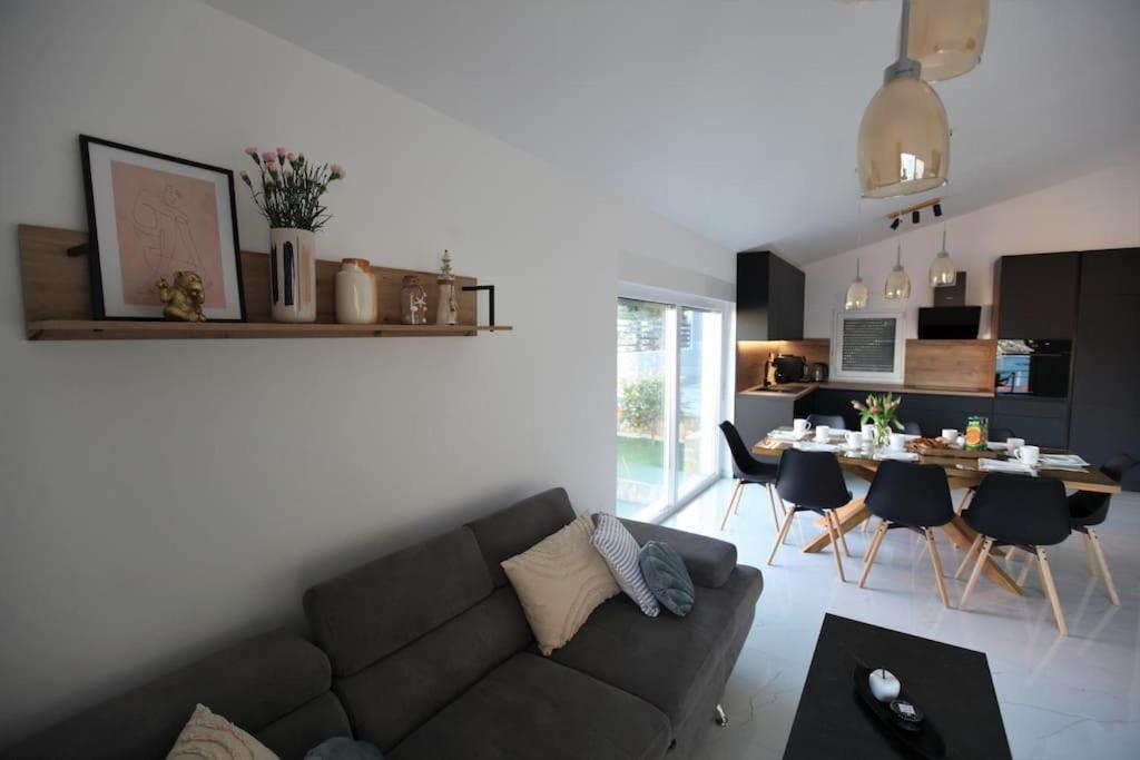 Luxury Villa Lana Apt, Seaview Terrace, Large Outdoor Space, Bbq Trogir Zewnętrze zdjęcie