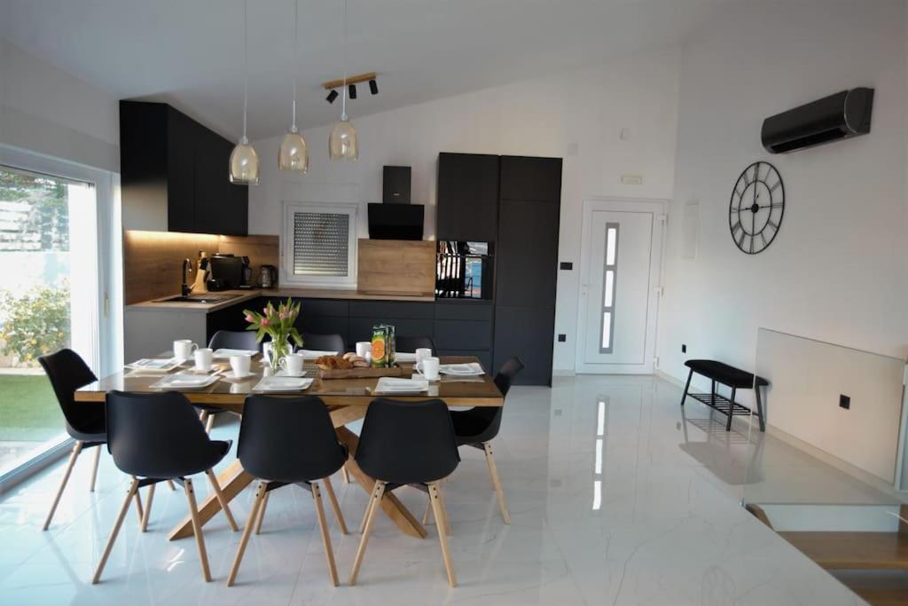 Luxury Villa Lana Apt, Seaview Terrace, Large Outdoor Space, Bbq Trogir Zewnętrze zdjęcie