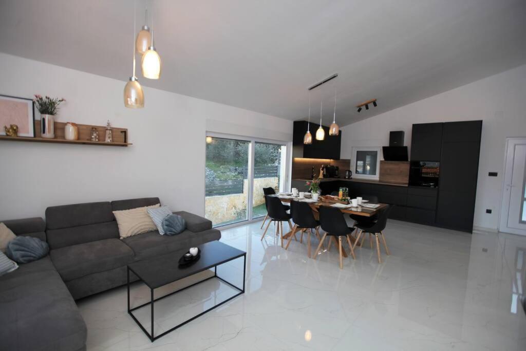 Luxury Villa Lana Apt, Seaview Terrace, Large Outdoor Space, Bbq Trogir Zewnętrze zdjęcie