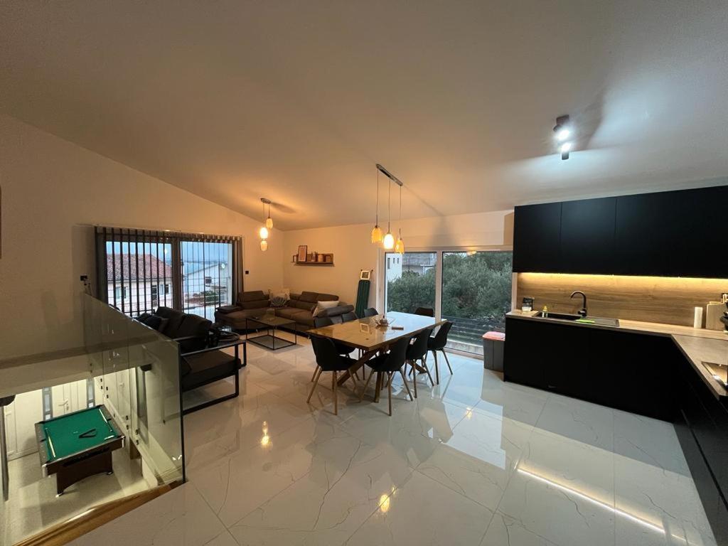 Luxury Villa Lana Apt, Seaview Terrace, Large Outdoor Space, Bbq Trogir Zewnętrze zdjęcie